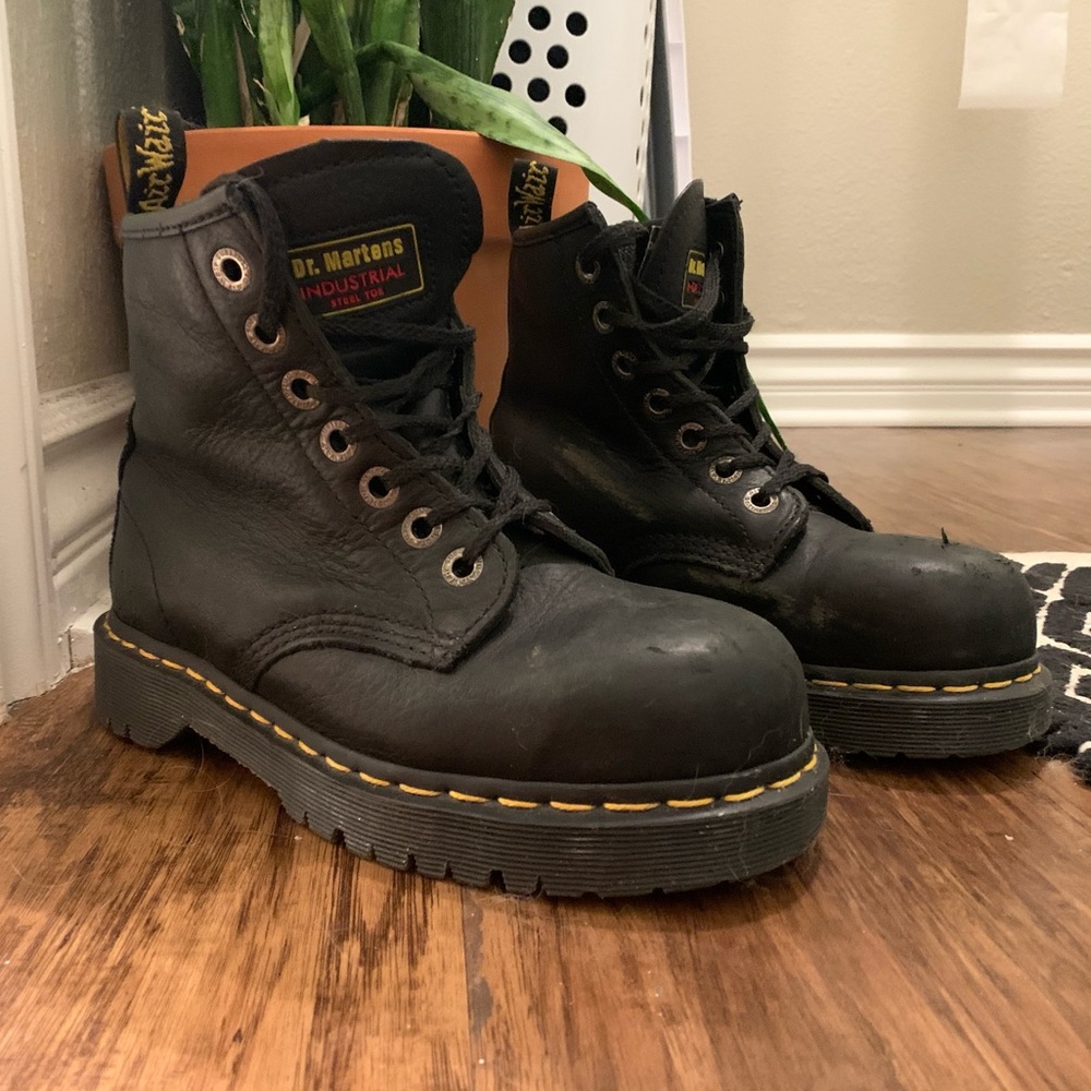 DR MARTENS BOOTS